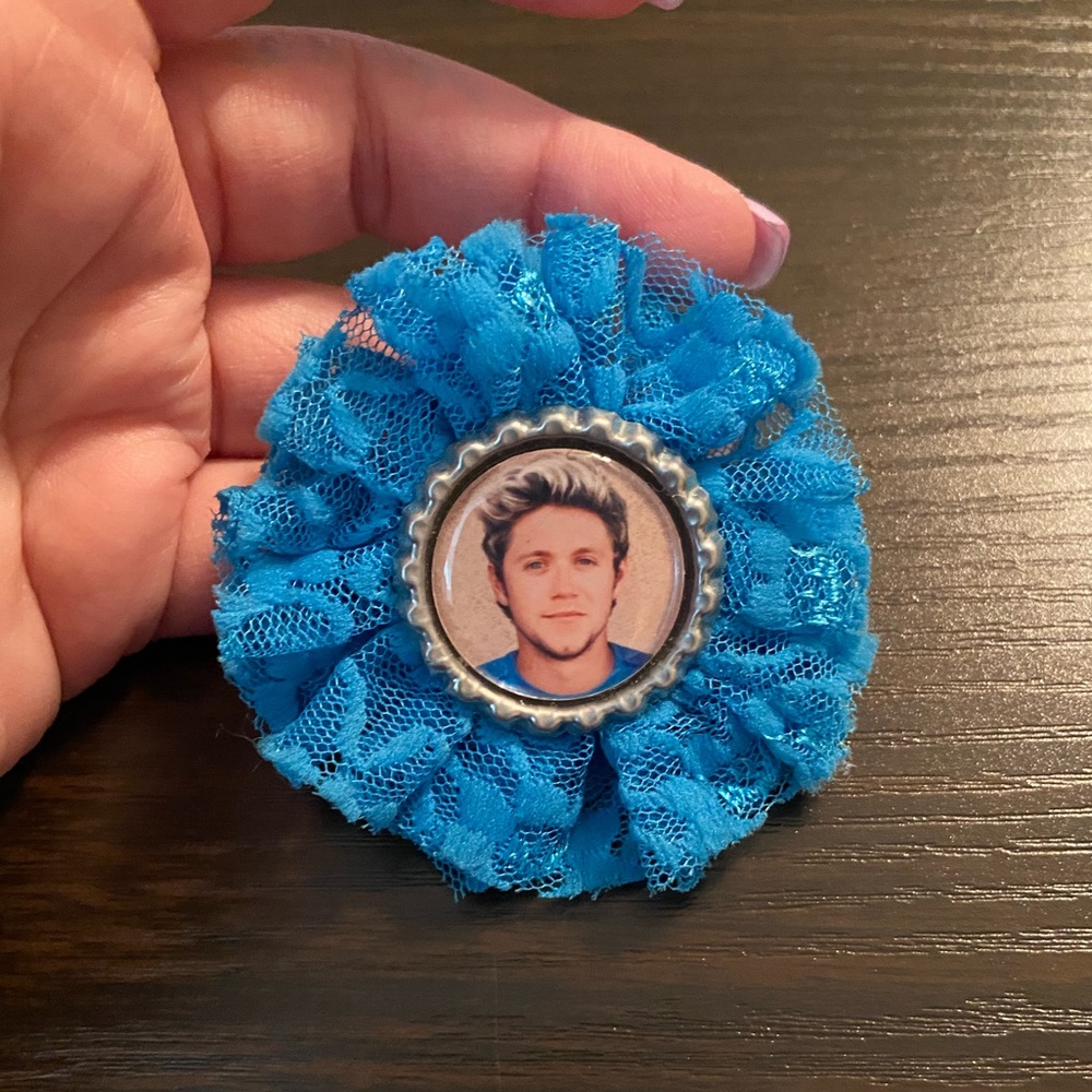 Niall hair flower